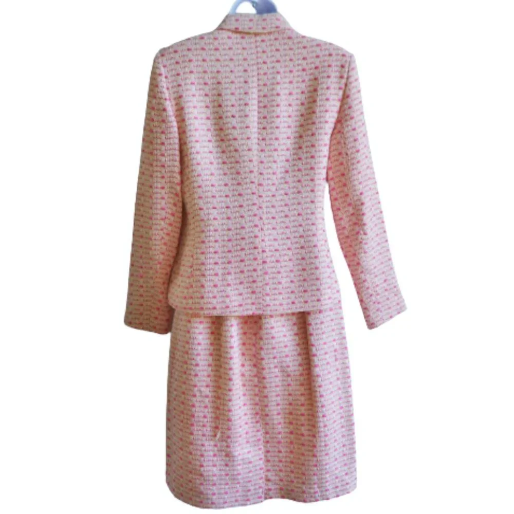 Vintage JG Hook 2pc Skirt Suit Set Pink 3D Tweed Floral Etched Buttons Lined - Picture 4 of 12
